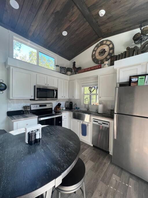 Fox Hollow - Tiny Home With Cypress Creek Access, Park Like Setting Wimberley Exterior foto